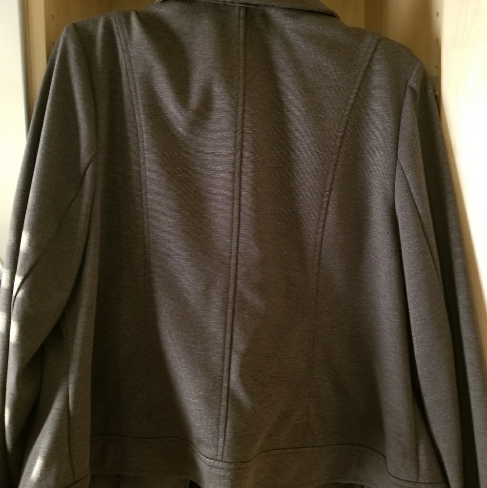 Gray jacket - Picture 2 of 3